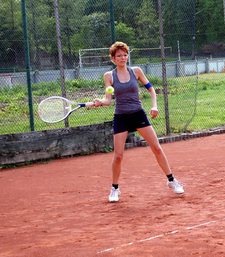 Denise Puppe in Aktion: Sie gewann ihr Einzel glatt mit 6:0, 6:1. Foto: Wilfried Grüne